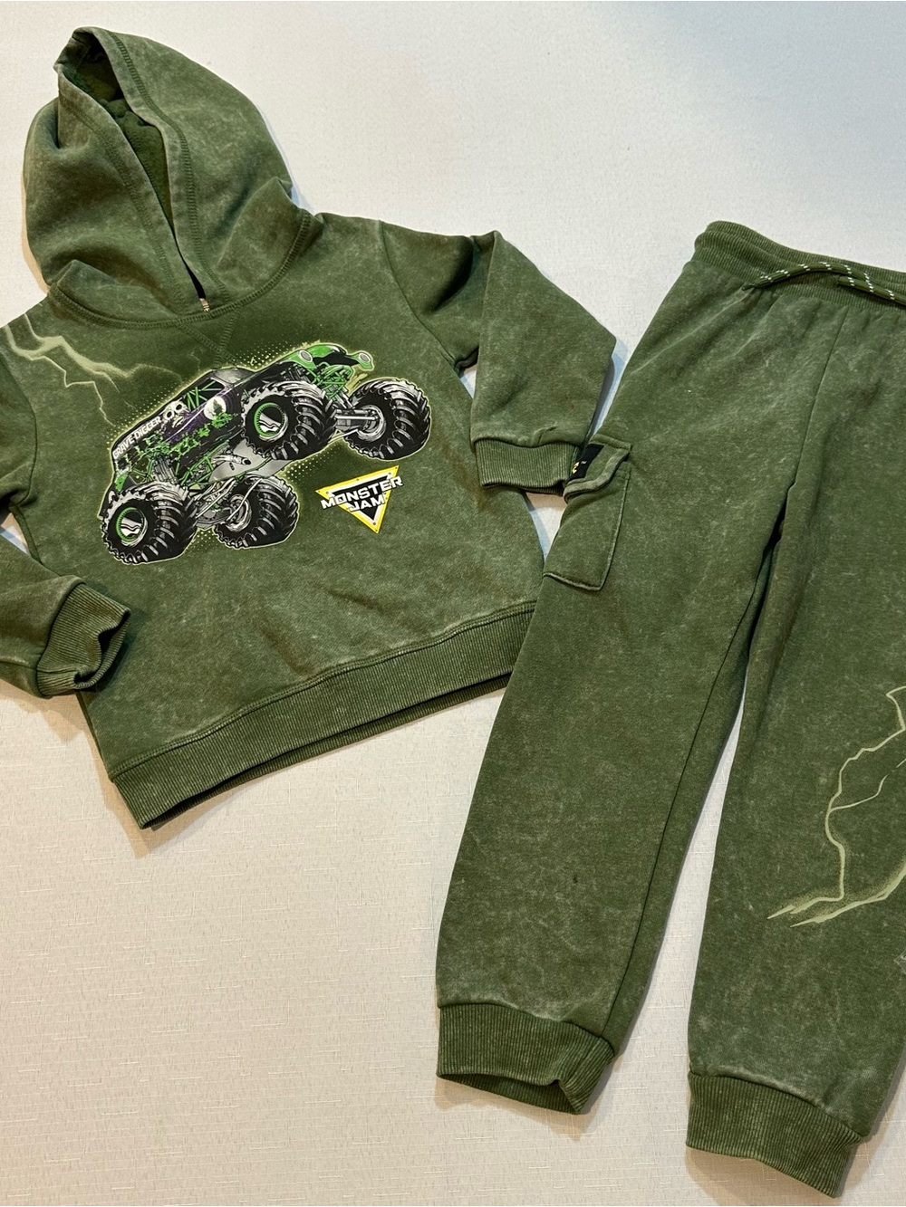 Monster Jam Grave Digger Hoodie & Jogger Set 4T